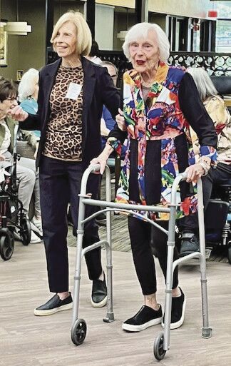 L to R JSL volunteer Mary Schwartz and Hechtman resident Millie Mintz.jpg
